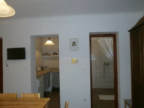 Ninszianna Apartman - szobából nyíló konyha, fürdőszoba